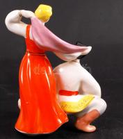 Régi orosz zenélő-táncoló pár. Kézzel festett, kis mázhibával, jelzett, m: 16 cm, h: 14 cm