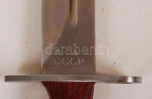 AK-47-es roham szuronykés, bőr tokban, rugós rögzítős gombbal, jelzett, újszerű állapotban, h: 26 cm