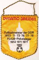 Dynamo Dresden Fußballmesiter der DDR 1953 feliratú zászló