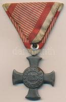 1916. "Vas Érdemkereszt a Vitézségi Érem szalagján" sherardírozott vas kitüntetés T:2
Hung...