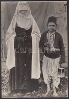 cca 1900-1910 Kerny István (1879-1963): Mohamedán asszony a Balkánon, jelzetlen, feliratozott vintage fotó a szerző hagyatékából, 22x15 cm
