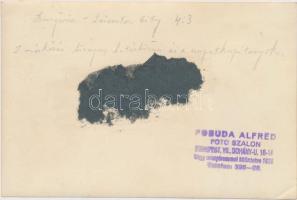 cca 1920-1930 Pobuda Alfréd: Hungaria – Leicester City 4:3, a mérkőzés csapatkapitányai és...