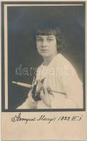 1922 Stempel Margit tőrvívó fiatalkori képe, 8x13 cm