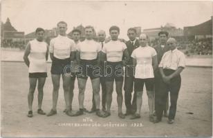 1929 Az MTK kerékpáros bajnok csapata, a sportolók nevei a hátoldalon felsorolva, 9x14 cm