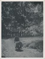 cca 1930-1940 Reich Péter Cornel: Kertész a Római parton, jelzés nélküli vintage fotó, a szerző hagyatékából, 24x18 cm