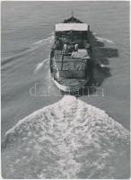 cca 1930-1940 Reich Péter Cornel: Hunor sétahajó a Dunán, pecséttel jelzett vintage fotó, 18x13 cm