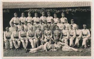 1937 Izsák Jenő: Jászberény, leventeoktató tanfolyam résztvevőiről készült csoportkép, feliratozva, 14x9 cm