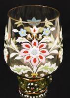 Virágos talpas pohár, kézzel festett, alján apró csorbával, jelzés nélkül, m:15 cm