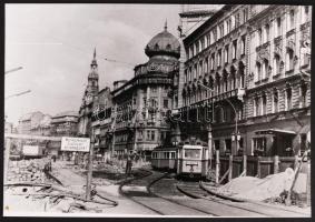 1966 Budapest - a Blaha Lujza tér felbontása, átépítése, 13 db riportfotó, 9x14 cm