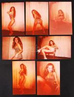 cca 1980-1985 Erotikus fényképek egy bevállalós modellről, 7 db műfényben, napfényfilmre készített színes kép, 9x13 cm / erotic photos