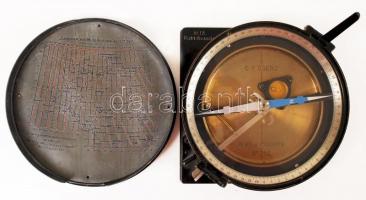 1914 C. P. Goerz hadihajóra való célzó iránytű. Sorszámozott, dátumozott "C.P. Goerz Wien u. Po...