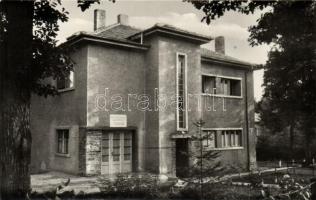 18 db MODERN fekete-fehér magyar városképes lap (gyógyfürdő) / 18 modern black and white Hungarian town-view postcards, sanatorium