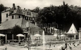 18 db MODERN fekete-fehér magyar városképes lap (gyógyfürdő) / 18 modern black and white Hungarian t...