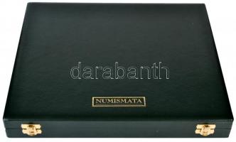 NUMISMATA zöld műbőr éremtartó kazettája 1 kivehető tálcával, összesen 24 férőhellyel, használt, de ...