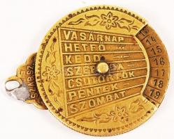 Antik réz öröknaptár, d: 2,5 cm /
Antique brass perpetual calendar