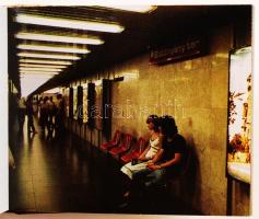 A budapesti metró. Minikönyv. Bp., Zrínyi. Kiadói papírkötés, rengeteg fotóval illusztrált, újszerű ...