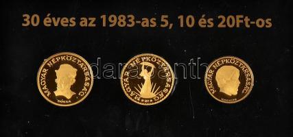 2013. 5Ft Au (10.96g/0.999) + 10Ft Au (14.5g/0.999) + 20 Forint Au (15.6g/0.999) "Adamovszky István emlékére" limitált díszkiadás "0030" sorszámmal jelezve, tanúsítvánnyal és eredeti plasztiktokban T:BU Csak 30db! RR! Hungary 2013. 5 Forint Au (10.96g/0.999) + 10 Forint Au (14.5g/0.999 + 20 Forint Au (15.6g/0.999) "In memory of István Adamovszky" limited set in original plastic case with "0030" serial number C:BU Only 30 examples! RR!