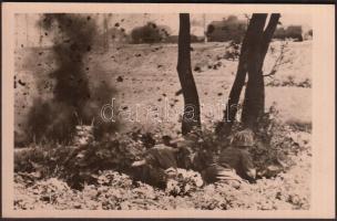 1943 Haditudósító kiállítás, Budapest, Szentpétery zászlós felvétele. Fotólap / War correspodent exhibition photo pc