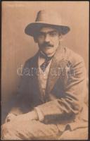 cca 1900 Nagy Endre (1877-1938) író saját kezű aláírása őt ábrázoló képeslapon