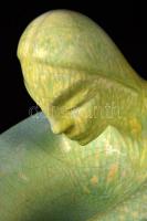 Gorka Géza (1895-1971): Figurális art deco dísztál. Repesztett mázas kerámia, formába öntött, apró m...