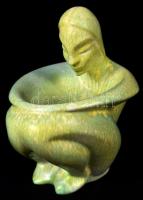 Gorka Géza (1895-1971): Figurális art deco dísztál. Repesztett mázas kerámia, formába öntött, apró m...