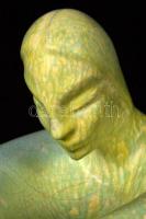 Gorka Géza (1895-1971): Figurális art deco dísztál. Repesztett mázas kerámia, formába öntött, apró m...