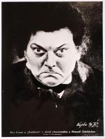 1971 Kiss Ferenc (1893-1978) színészt saját kezű aláírása az őt ábrázoló fotó hátoldalán, 18x24 cm