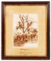 1898 Gyümölcsoltók csoportos fotója, üvegezett keretben, fotó 18x23 cm, keret 34x40 cm