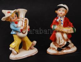 1 db W. A. Bertram zenélő fiú figura (kézzel festett, jelzett, kisebb lepattanással, 12 cm). 2 db so...
