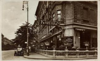 Budapest VIII. Spolarich Kávéház belső, Farkas Jenő muzsikák, autó (lyuk / pinhole)