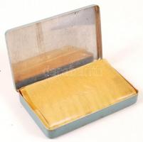 Bajtárs fém cigarettadoboz, 12 db vegyes cigarettával /
cigarettes