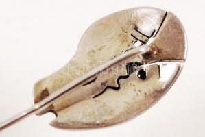 Ezüst (Ag.) modern nyakkendőtű, férfi és nő fejjel, nettó: 3 g