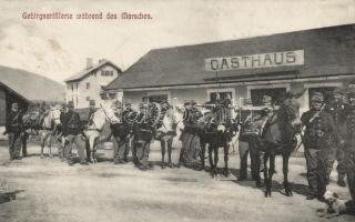 Mosko (Trebinje) Gasthaus, Gebirgsartillerie während des Marsches / K.u.K. military, alpine unit; restaurant
