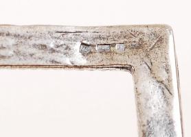 Ezüst (Ag.) fényképtartó, jelzett, mesterjeggyel,  7,5×5 cm, nettó:12 g