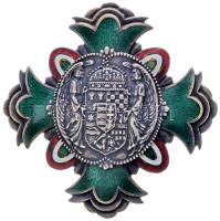 1929. "A Magyar Társadalom Legjobbjainak - A T.E.SZ. 1929" jelvény, nemzetiszínű zománcozással díszített kereszt, közepén angyalos magyar címer díszítménnyel, hátoldalon szöveggel és két rögzítőpánttal ellátva (egyik letört). Eredeti sérült adományozói dísztokban a következő felirattal: "A NEMZETI MUNKA ELISMERÉSÉÜL / T.E.SZ. - MCMXXXIII / BOCZÁN GYULA..." (54x54mm/30.5g) T:1- R! Hungary 1929. "Society's Finest" enamelled decoration in original damaged box (54x54mm/30.5g) C:AU (one missing pin) R!