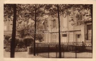 Paris, Maison des Diaconesses / administration offices, clock (EK)