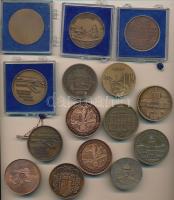 15db magyar városok témájú bronz emlékérem, több plombált plasztiktokban, közte Nyíregyháza, Hollókő...