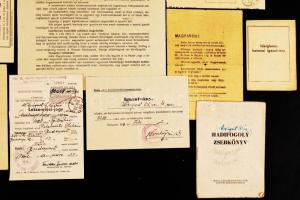 1947-1959 Hadifogságból hazatért magyar királyi százados okmányai, 13 db (ideiglenes katonai igazolv...