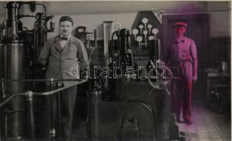 Pápa, műhelybelső; Karczaghy illatszertár, fotoszaküzlet és fényképészeti műterem, photo (fl)