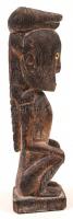 Délkelet-Ázsiai figurális törzsi szobor, faragott fa, csont berakással, m:17 cm