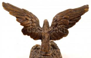 Turul madár, "Emlék Losoncról" felirattal, bronz, m:14 cm, 18×13 cm