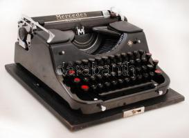 Mercedes Selecta írógép, jó állapotban, eredeti tokjában, 32×38 cm