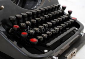 Mercedes Selecta írógép, jó állapotban, eredeti tokjában, 32×38 cm