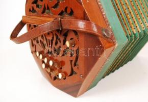 cca 1920 Concertina harmonika csont berakásos fa billentyűkkel, Működőképes, de két billentyű hiánny...