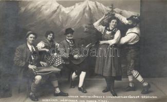 Thaur, Gebrüder Höppergers Tiroler Nationalsänger und Schuhplattlertänzer Gesellschaft / Song and Dance Ensemble