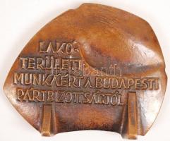 RP. jelzéssel: Lakóterületi munkáért a Budapesti Pártbizottságtól bronz asztali plakett