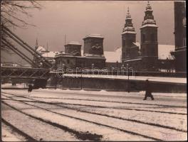 cca 1920-1930 Kerny István (1879-1963): Budapest, Eskü tér télen, pecséttel jelzett, feliratozott vintage fotó, 17x23 cm