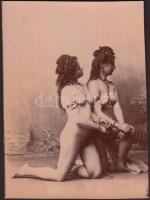 cca 1890 Rabszíjra fűzve, finoman erotikus fotó a XIX. századból, 8x5,5 cm / cca 1890 Erotic photo from the 19th century, 8x5,5 cm