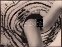 cca 1970-1980 Vérpezsdítő kánkán, finoman erotikus fotó, 13x17 cm / cca 1970-1980 Erotic photo, 17x13 cm