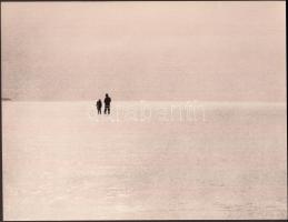 cca 1960-1970 Gebhardt György (1910-1993): A Balaton végtelen jegén, jelzetlen vintage fotóművészeti alkotás a szerző hagyatékából, 18x24 cm